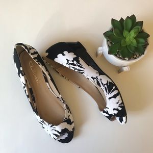 💲🔴CL by Laundry Hartley wedge shoes size 10M